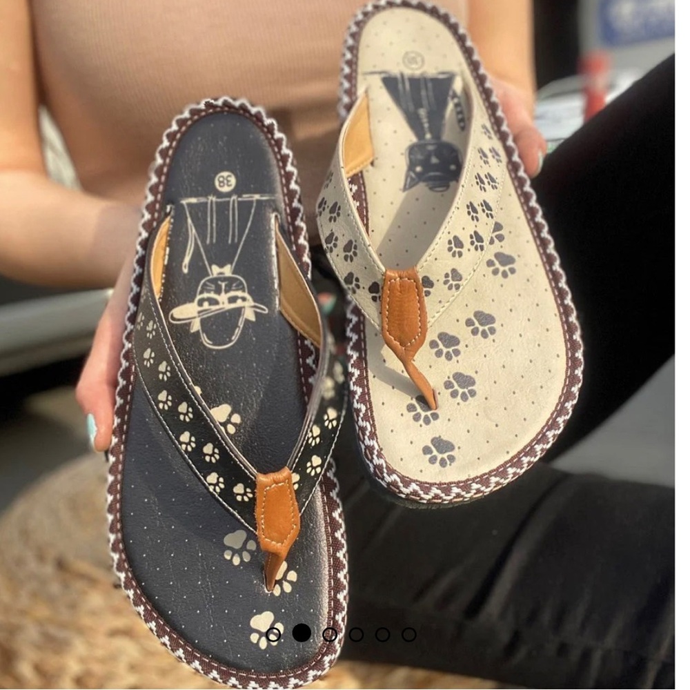 NWOT Calceo kitty thong flip flops sandals size 9.5